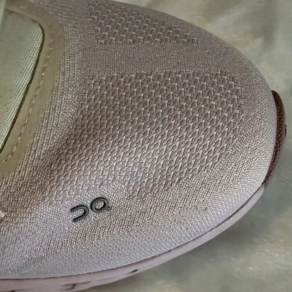 On Cloudtilt Womwn’s Running Shoe - Picture 9 of 15